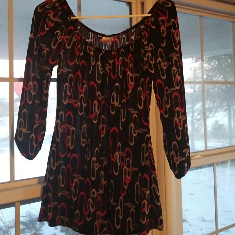 Black, red & tan 3/4 sleeve shirt